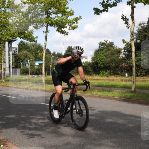 10.08.2025 - GEWOBA Citytriathlon Bremen Yannick Fuchs http://msf.ph/oto/8547005 10.08.2025 10:49:15 Radfahren 81, 105, 151, 213, 245, 387, 407, 420, 430 meine-sportfotos.de