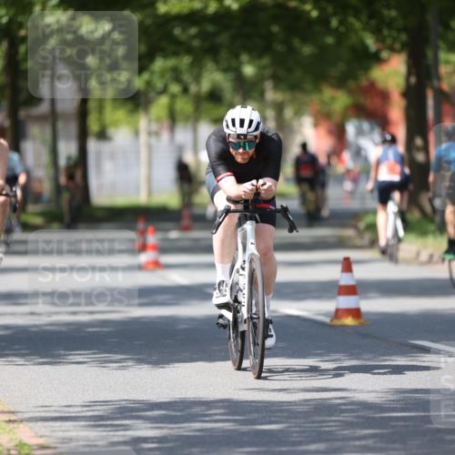 10.08.2025 - GEWOBA Citytriathlon Bremen Yannick Fuchs http://msf.ph/oto/8547017 10.08.2025 13:03:45 Radfahren 574, 676, 753, 812, 823, 908, 925, 965, 1007 meine-sportfotos.de