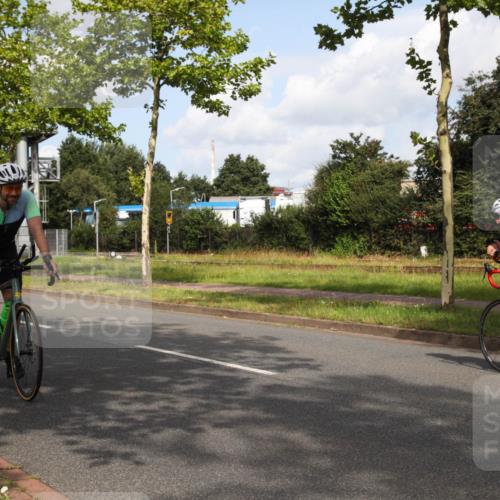 10.08.2025 - GEWOBA Citytriathlon Bremen Yannick Fuchs http://msf.ph/oto/8547020 10.08.2025 10:49:31 Radfahren 353, 387, 405, 407 meine-sportfotos.de