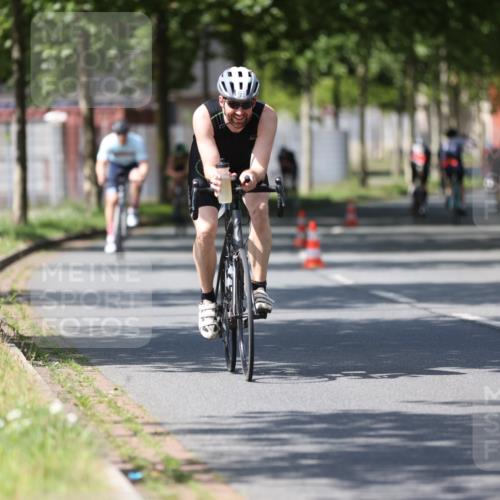 10.08.2025 - GEWOBA Citytriathlon Bremen Yannick Fuchs http://msf.ph/oto/8547025 10.08.2025 13:03:46 Radfahren 574, 676, 753, 812, 823, 908, 925, 965, 1007 meine-sportfotos.de