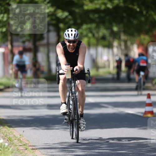 10.08.2025 - GEWOBA Citytriathlon Bremen Yannick Fuchs http://msf.ph/oto/8547032 10.08.2025 13:03:46 Radfahren 574, 676, 753, 812, 823, 908, 925, 965, 1007 meine-sportfotos.de