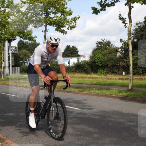 10.08.2025 - GEWOBA Citytriathlon Bremen Yannick Fuchs http://msf.ph/oto/8547038 10.08.2025 10:49:53 Radfahren 147, 353, 408, 432, 441 meine-sportfotos.de