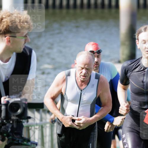 10.08.2025 - GEWOBA Citytriathlon Bremen H.Heesch http://msf.ph/oto/8547045 10.08.2025 10:20:01 Schwimmen 352, 390, 405, 432, 451, 483 meine-sportfotos.de