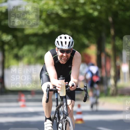 10.08.2025 - GEWOBA Citytriathlon Bremen Yannick Fuchs http://msf.ph/oto/8547046 10.08.2025 13:03:47 Radfahren 574, 676, 685, 753, 812, 823, 908, 925, 965, 1007 meine-sportfotos.de
