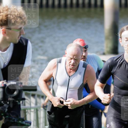 10.08.2025 - GEWOBA Citytriathlon Bremen H.Heesch http://msf.ph/oto/8547047 10.08.2025 10:20:01 Schwimmen 352, 390, 405, 432, 451, 483 meine-sportfotos.de