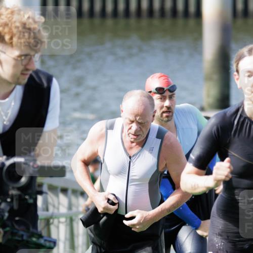 10.08.2025 - GEWOBA Citytriathlon Bremen H.Heesch http://msf.ph/oto/8547052 10.08.2025 10:20:01 Schwimmen 352, 390, 405, 432, 451, 483 meine-sportfotos.de