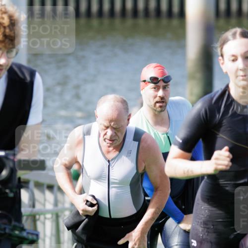 10.08.2025 - GEWOBA Citytriathlon Bremen H.Heesch http://msf.ph/oto/8547061 10.08.2025 10:20:01 Schwimmen 352, 390, 405, 432, 451, 483 meine-sportfotos.de