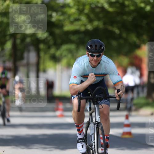 10.08.2025 - GEWOBA Citytriathlon Bremen Yannick Fuchs http://msf.ph/oto/8547068 10.08.2025 13:03:50 Radfahren 574, 676, 685, 753, 812, 823, 908, 965, 1007 meine-sportfotos.de