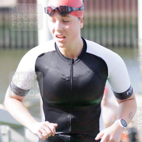 10.08.2025 - GEWOBA Citytriathlon Bremen H.Heesch http://msf.ph/oto/8547070 10.08.2025 10:20:08 Schwimmen 371, 390, 445, 451, 479 meine-sportfotos.de