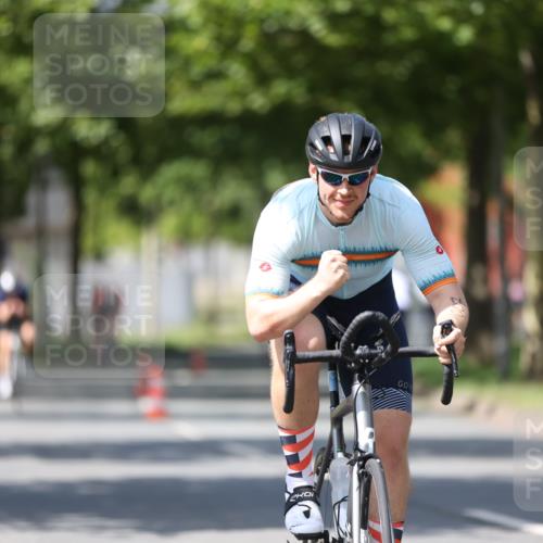 10.08.2025 - GEWOBA Citytriathlon Bremen Yannick Fuchs http://msf.ph/oto/8547072 10.08.2025 13:03:50 Radfahren 574, 676, 685, 753, 812, 823, 908, 965, 1007 meine-sportfotos.de