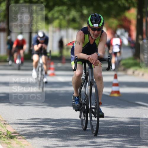 10.08.2025 - GEWOBA Citytriathlon Bremen Yannick Fuchs http://msf.ph/oto/8547076 10.08.2025 13:03:52 Radfahren 574, 576, 676, 685, 753, 812, 823, 908, 965, 1007 meine-sportfotos.de