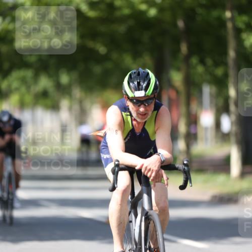 10.08.2025 - GEWOBA Citytriathlon Bremen Yannick Fuchs http://msf.ph/oto/8547083 10.08.2025 13:03:52 Radfahren 574, 576, 676, 685, 753, 812, 823, 908, 965, 1007 meine-sportfotos.de