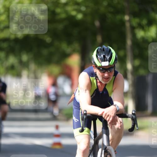 10.08.2025 - GEWOBA Citytriathlon Bremen Yannick Fuchs http://msf.ph/oto/8547085 10.08.2025 13:03:52 Radfahren 574, 576, 676, 685, 753, 812, 823, 908, 965, 1007 meine-sportfotos.de