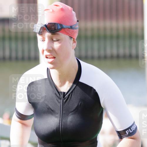 10.08.2025 - GEWOBA Citytriathlon Bremen H.Heesch http://msf.ph/oto/8547089 10.08.2025 10:20:08 Schwimmen 371, 390, 445, 451, 479 meine-sportfotos.de