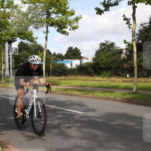 10.08.2025 - GEWOBA Citytriathlon Bremen Yannick Fuchs http://msf.ph/oto/8547096 10.08.2025 10:50:53 Radfahren 181, 370, 371, 377, 473, 508 meine-sportfotos.de
