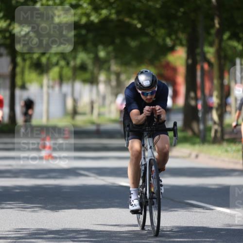 10.08.2025 - GEWOBA Citytriathlon Bremen Yannick Fuchs http://msf.ph/oto/8547098 10.08.2025 13:03:53 Radfahren 574, 576, 676, 685, 753, 812, 823, 908, 965, 1007 meine-sportfotos.de