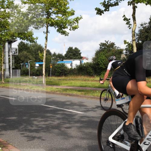 10.08.2025 - GEWOBA Citytriathlon Bremen Yannick Fuchs http://msf.ph/oto/8547100 10.08.2025 10:50:53 Radfahren 181, 370, 371, 377, 473, 508 meine-sportfotos.de