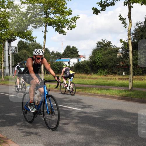 10.08.2025 - GEWOBA Citytriathlon Bremen Yannick Fuchs http://msf.ph/oto/8547102 10.08.2025 10:50:54 Radfahren 181, 370, 371, 377, 473, 508 meine-sportfotos.de