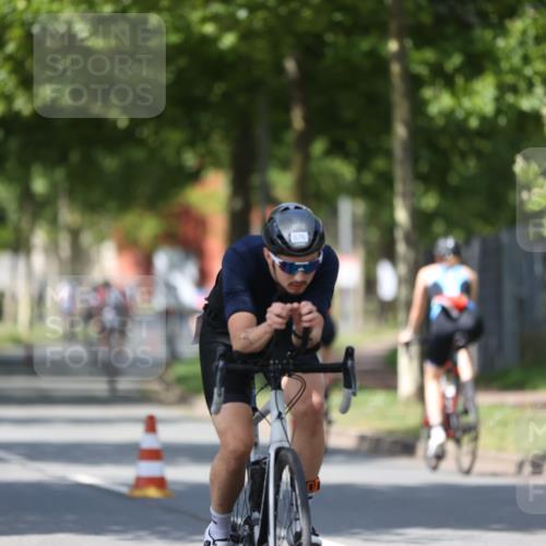 10.08.2025 - GEWOBA Citytriathlon Bremen Yannick Fuchs http://msf.ph/oto/8547104 10.08.2025 13:03:53 Radfahren 574, 576, 676, 685, 753, 812, 823, 908, 965, 1007 meine-sportfotos.de