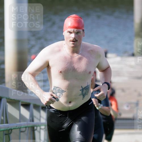 10.08.2025 - GEWOBA Citytriathlon Bremen H.Heesch http://msf.ph/oto/8547105 10.08.2025 10:20:10 Schwimmen 371, 390, 445, 451, 479 meine-sportfotos.de