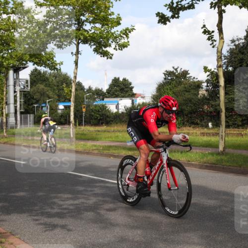 10.08.2025 - GEWOBA Citytriathlon Bremen Yannick Fuchs http://msf.ph/oto/8547106 10.08.2025 10:50:55 Radfahren 181, 370, 371, 377, 473, 508 meine-sportfotos.de