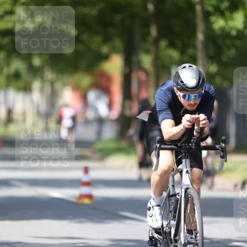 10.08.2025 - GEWOBA Citytriathlon Bremen Yannick Fuchs http://msf.ph/oto/8547107 10.08.2025 13:03:54 Radfahren 574, 576, 605, 676, 685, 753, 812, 823, 908, 965, 1007 meine-sportfotos.de