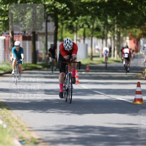 10.08.2025 - GEWOBA Citytriathlon Bremen Yannick Fuchs http://msf.ph/oto/8547110 10.08.2025 13:03:54 Radfahren 574, 576, 605, 676, 685, 753, 812, 823, 908, 965, 1007 meine-sportfotos.de