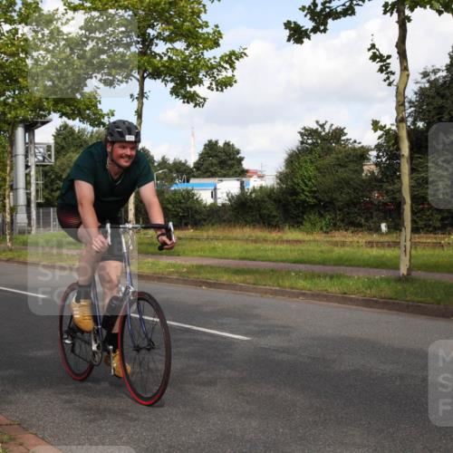 10.08.2025 - GEWOBA Citytriathlon Bremen Yannick Fuchs http://msf.ph/oto/8547112 10.08.2025 10:51:00 Radfahren 181, 370, 371, 377, 421, 473, 508 meine-sportfotos.de