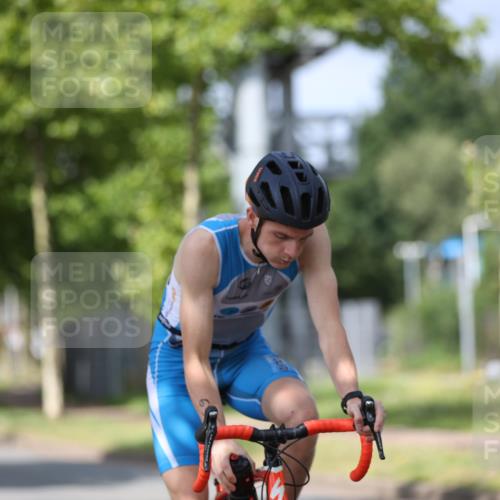 10.08.2025 - GEWOBA Citytriathlon Bremen Yannick Fuchs http://msf.ph/oto/8547113 10.08.2025 12:09:28 Radfahren 611, 633, 674, 814, 837, 880, 890, 896 meine-sportfotos.de