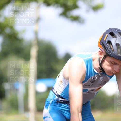 10.08.2025 - GEWOBA Citytriathlon Bremen Yannick Fuchs http://msf.ph/oto/8547122 10.08.2025 12:09:28 Radfahren 611, 633, 674, 814, 837, 880, 890, 896 meine-sportfotos.de