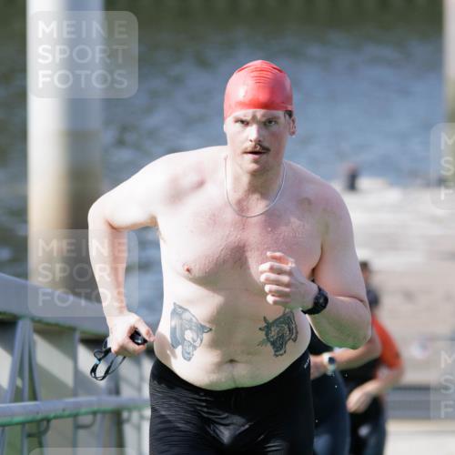 10.08.2025 - GEWOBA Citytriathlon Bremen H.Heesch http://msf.ph/oto/8547138 10.08.2025 10:20:10 Schwimmen 371, 390, 445, 451, 479 meine-sportfotos.de