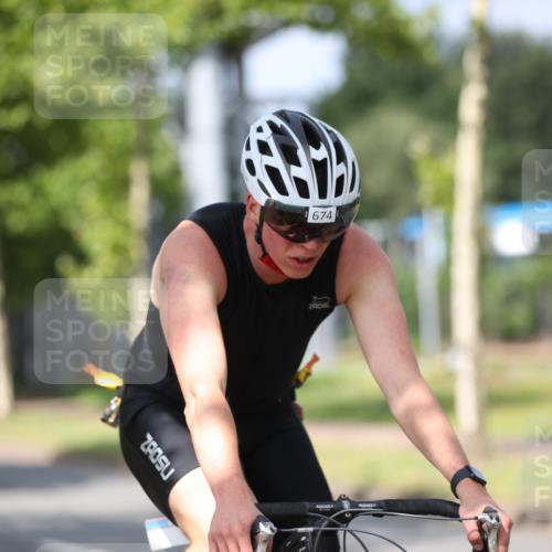 10.08.2025 - GEWOBA Citytriathlon Bremen Yannick Fuchs http://msf.ph/oto/8547145 10.08.2025 12:09:35 Radfahren 611, 633, 674, 697, 703, 814, 880 meine-sportfotos.de