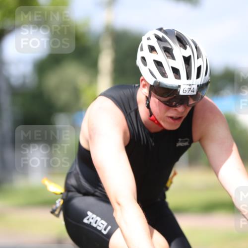 10.08.2025 - GEWOBA Citytriathlon Bremen Yannick Fuchs http://msf.ph/oto/8547148 10.08.2025 12:09:35 Radfahren 611, 633, 674, 697, 703, 814, 880 meine-sportfotos.de