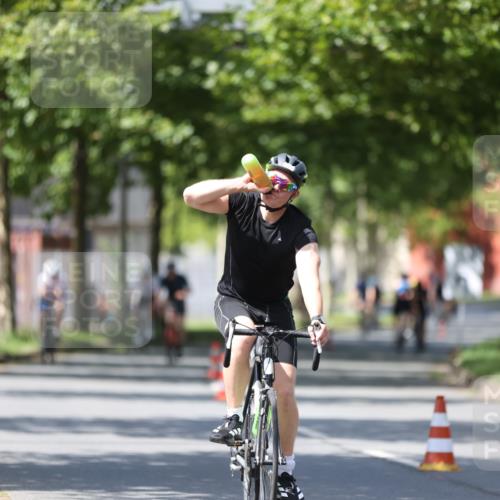 10.08.2025 - GEWOBA Citytriathlon Bremen Yannick Fuchs http://msf.ph/oto/8547158 10.08.2025 13:04:00 Radfahren 574, 576, 605, 625, 676, 685, 697, 753, 760, 786, 908, 946, 963, 965, 1007 meine-sportfotos.de