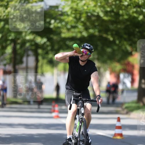10.08.2025 - GEWOBA Citytriathlon Bremen Yannick Fuchs http://msf.ph/oto/8547161 10.08.2025 13:04:00 Radfahren 574, 576, 605, 625, 676, 685, 697, 753, 760, 786, 908, 946, 963, 965, 1007 meine-sportfotos.de