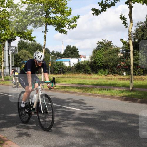 10.08.2025 - GEWOBA Citytriathlon Bremen Yannick Fuchs http://msf.ph/oto/8547162 10.08.2025 10:51:41 Radfahren 239, 241, 384, 396, 483 meine-sportfotos.de