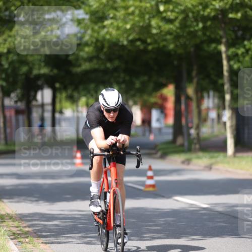10.08.2025 - GEWOBA Citytriathlon Bremen Yannick Fuchs http://msf.ph/oto/8547163 10.08.2025 12:09:40 Radfahren 633, 674, 688, 697, 703, 814, 849 meine-sportfotos.de