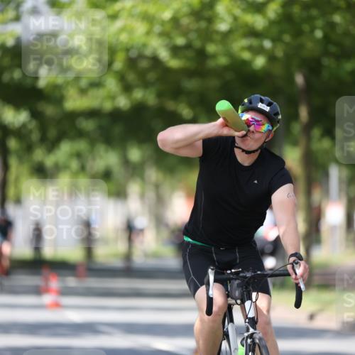 10.08.2025 - GEWOBA Citytriathlon Bremen Yannick Fuchs http://msf.ph/oto/8547165 10.08.2025 13:04:00 Radfahren 574, 576, 605, 625, 676, 685, 697, 753, 760, 786, 908, 946, 963, 965, 1007 meine-sportfotos.de