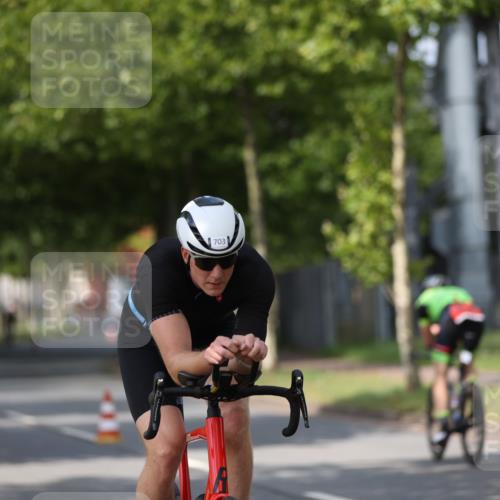 10.08.2025 - GEWOBA Citytriathlon Bremen Yannick Fuchs http://msf.ph/oto/8547166 10.08.2025 12:09:41 Radfahren 586, 674, 688, 697, 703, 849 meine-sportfotos.de
