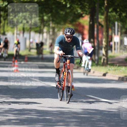 10.08.2025 - GEWOBA Citytriathlon Bremen Yannick Fuchs http://msf.ph/oto/8547170 10.08.2025 13:04:04 Radfahren 574, 576, 605, 625, 640, 676, 685, 697, 760, 769, 786, 908, 946, 963, 965, 1007, 1013, 1036 meine-sportfotos.de