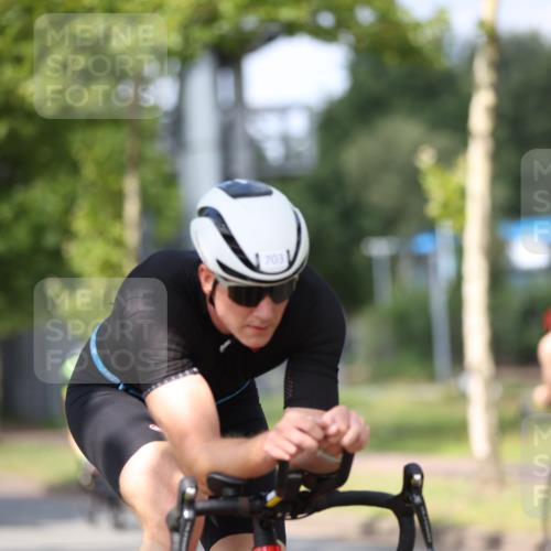 10.08.2025 - GEWOBA Citytriathlon Bremen Yannick Fuchs http://msf.ph/oto/8547172 10.08.2025 12:09:41 Radfahren 586, 674, 688, 697, 703, 849 meine-sportfotos.de