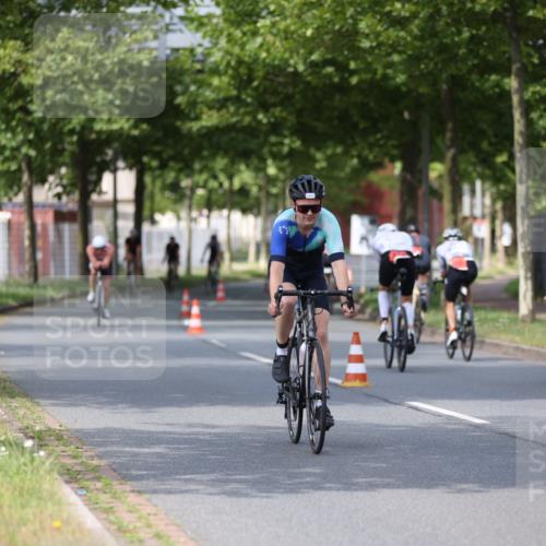 10.08.2025 - GEWOBA Citytriathlon Bremen Yannick Fuchs http://msf.ph/oto/8547180 10.08.2025 12:09:46 Radfahren 586, 628, 674, 688, 697, 703, 732, 830, 849 meine-sportfotos.de