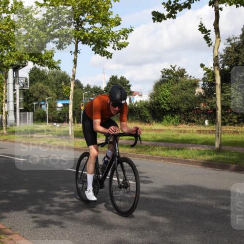 10.08.2025 - GEWOBA Citytriathlon Bremen Yannick Fuchs http://msf.ph/oto/8547182 10.08.2025 10:51:57 Radfahren 71, 121, 241, 384, 476 meine-sportfotos.de