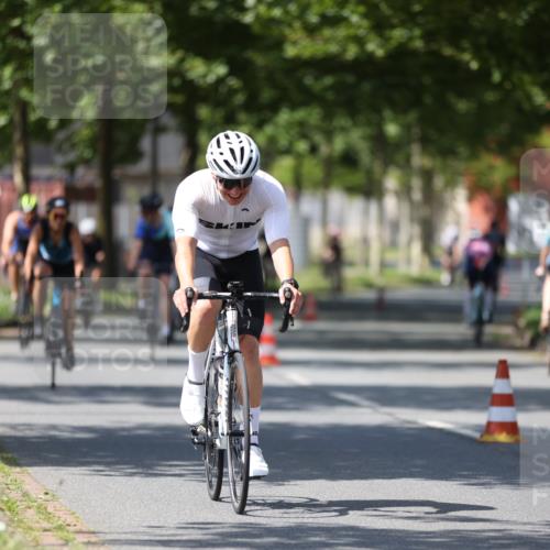 10.08.2025 - GEWOBA Citytriathlon Bremen Yannick Fuchs http://msf.ph/oto/8547184 10.08.2025 13:04:06 Radfahren 574, 576, 605, 625, 640, 676, 685, 697, 760, 769, 786, 946, 960, 963, 965, 1013, 1036 meine-sportfotos.de