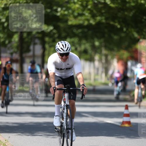 10.08.2025 - GEWOBA Citytriathlon Bremen Yannick Fuchs http://msf.ph/oto/8547187 10.08.2025 13:04:06 Radfahren 574, 576, 605, 625, 640, 676, 685, 697, 760, 769, 786, 946, 960, 963, 965, 1013, 1036 meine-sportfotos.de
