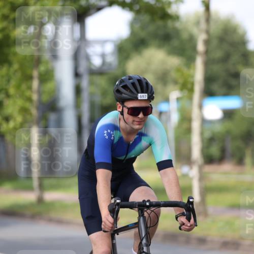 10.08.2025 - GEWOBA Citytriathlon Bremen Yannick Fuchs http://msf.ph/oto/8547192 10.08.2025 12:09:47 Radfahren 586, 628, 674, 688, 697, 703, 732, 830, 849 meine-sportfotos.de