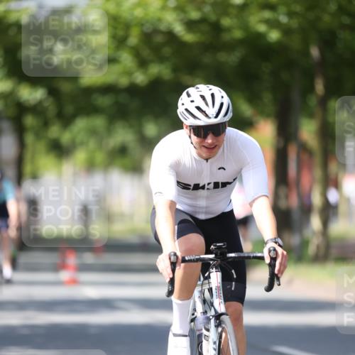 10.08.2025 - GEWOBA Citytriathlon Bremen Yannick Fuchs http://msf.ph/oto/8547193 10.08.2025 13:04:06 Radfahren 574, 576, 605, 625, 640, 676, 685, 697, 760, 769, 786, 946, 960, 963, 965, 1013, 1036 meine-sportfotos.de