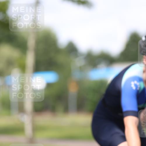 10.08.2025 - GEWOBA Citytriathlon Bremen Yannick Fuchs http://msf.ph/oto/8547198 10.08.2025 12:09:48 Radfahren 586, 628, 688, 697, 703, 732, 830, 849 meine-sportfotos.de