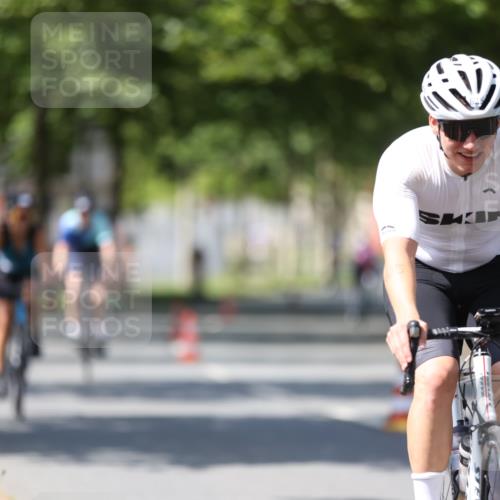 10.08.2025 - GEWOBA Citytriathlon Bremen Yannick Fuchs http://msf.ph/oto/8547199 10.08.2025 13:04:07 Radfahren 574, 576, 605, 625, 640, 685, 697, 760, 769, 786, 946, 960, 963, 965, 1013, 1036 meine-sportfotos.de