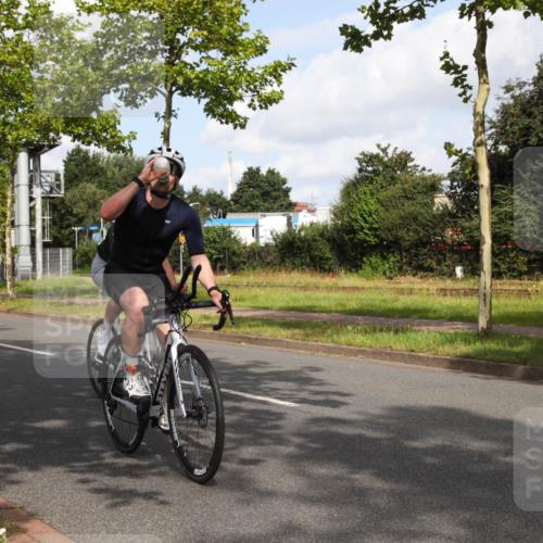 10.08.2025 - GEWOBA Citytriathlon Bremen Yannick Fuchs http://msf.ph/oto/8547200 10.08.2025 10:52:15 Radfahren 137, 349, 355, 390, 392, 394, 479 meine-sportfotos.de